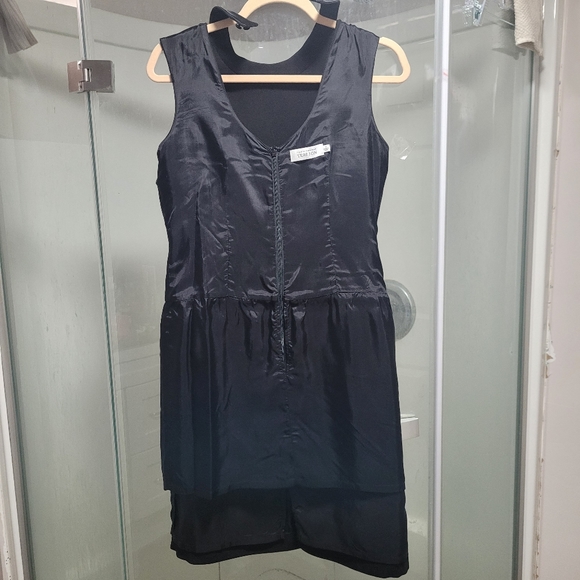 Size 4 Classic 3 tier LBD - Picture 7 of 8